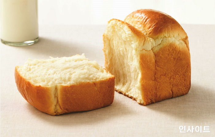 쭉쭉 결대로 뜯어 먹으면 더욱 고소한 뚜레쥬르 ‘통우유 식빵’ 30만개 판매 돌파