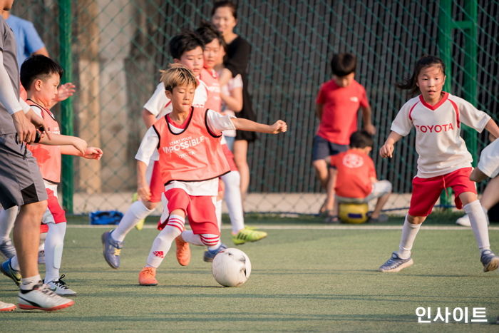 토요타 자동차가 개최한 ‘축구 영웅과 함께하는 어린이 축구 클리닉’ 성료