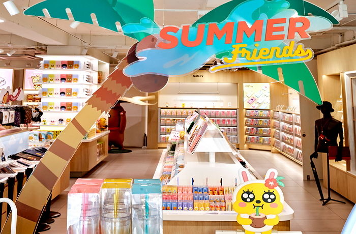 여름 휴가 때 들고 가면 딱 좋은 라이언·어피치 ‘통통’ 튜브