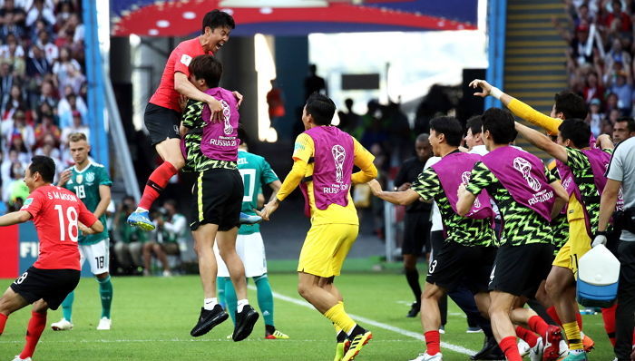 VAR 판독 후 골 인정되자 ‘16강’ 가는 줄 알고 기뻐하는 우리 선수들