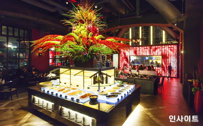 “해외여행 안가면 분위기라도 느끼자”···브라질 음식점 ‘텍사스 데 브라질’ 화제