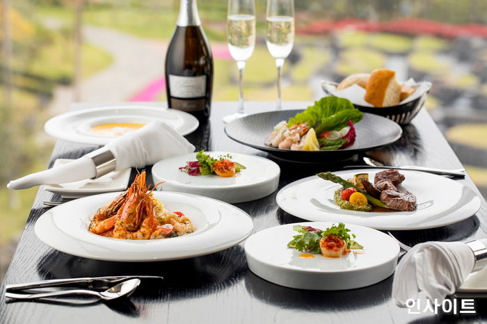 세계 3대 스파클링 와인 ‘브런치 이탈리아노 콘 프로세코’ 선보인 켄싱턴 제주 호텔