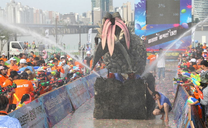 20만 개 ‘물풍선’ 터뜨리며 노는 초대형 ‘한강 물싸움 축제’ 열린다