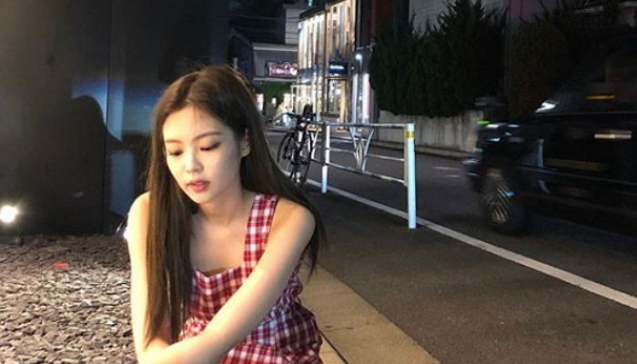 빨간 원피스 입고 ‘청순+섹시’ 매력 터뜨린 블랙핑크 제니