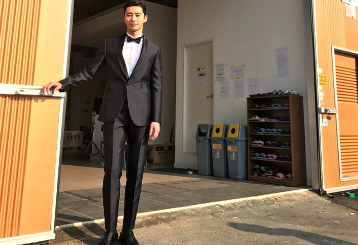 ‘185cm’ 완벽 비율로 어떤 옷이든 ‘찰떡’ 소화하는 박서준 피지컬