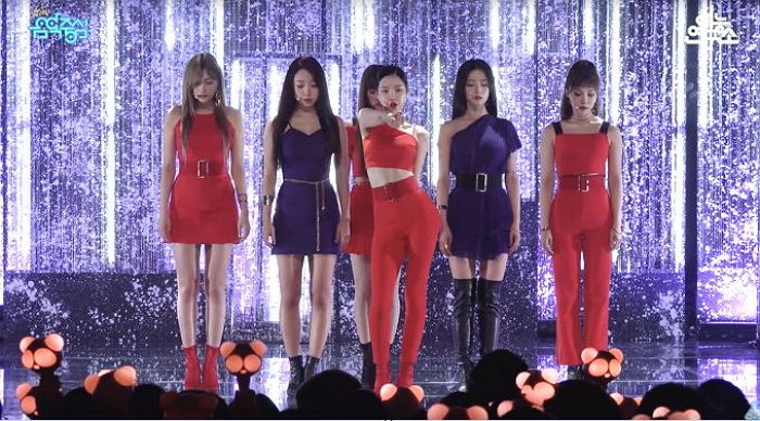 강렬한 레드 의상으로 ‘역대급 섹시미’ 뽐낸 손나은 ‘1도 없어’ 현장 직캠