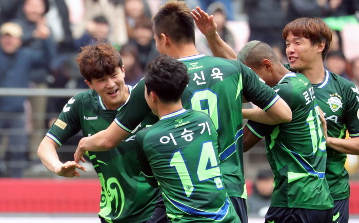 ‘괴물 수비수’ 김민재, 부상 거의 회복돼 아시안게임 출전할 수 있다