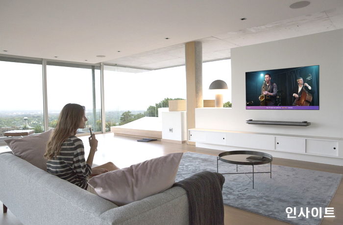 “역시 믿고 쓰는 LG 올레드 TV”…LG전자, 올해 전 세계서 최고 제품 호평