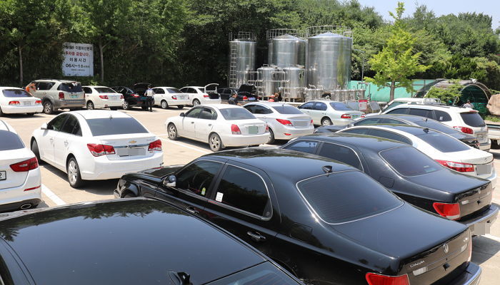 땡볕에 ‘11시간’ 동안 서서 땀 뻘뻘 흘리며 근무하는 ‘대구’ 주차 요원