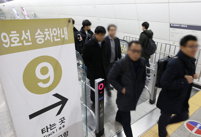 ‘새벽 3시’ 출근해 ‘졸음운전’하다 정차역 지나쳐버리는 9호선 기관사들