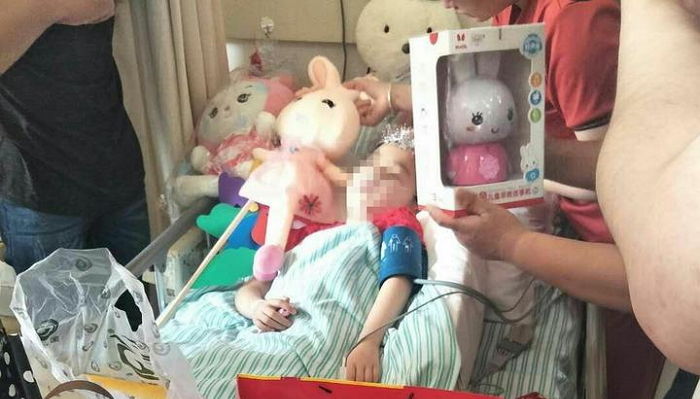 ‘장기기증’하고 떠난 6살 ‘천사 소녀’ 외로울까 인형 선물해준 시민들