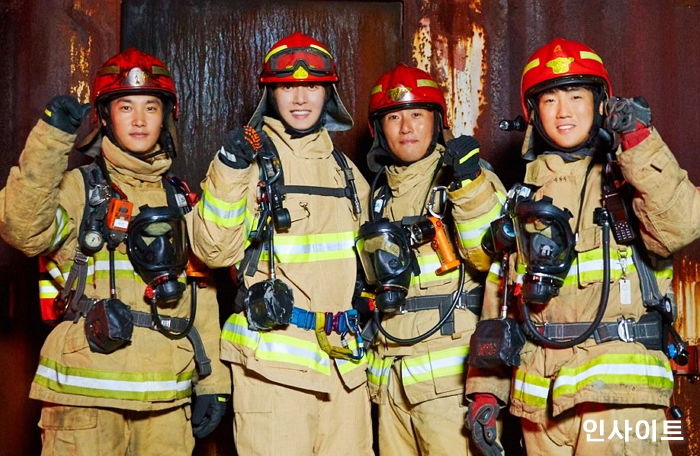 소방관 처우 알리려 ‘기부 달력’ 무료 모델 나선 배우 박해진