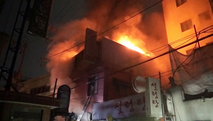 화재로 두 딸·아내 잃은 아빠 앞에서 “결혼 앞둔 자식 있다”며 선처 호소한 방화범