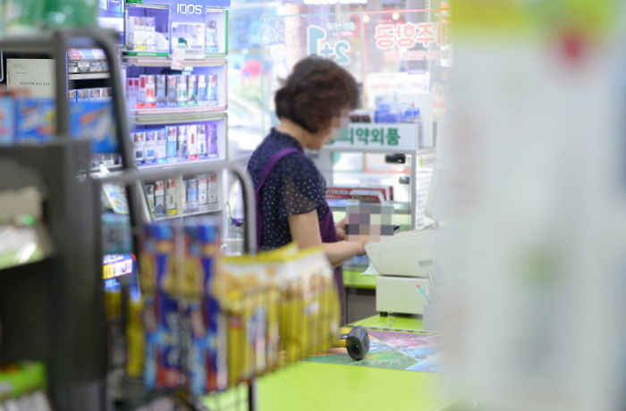 소액 구매 시 ‘카드결제 거부’ 가능케 한다는 정책에 시민들이 보인 반응