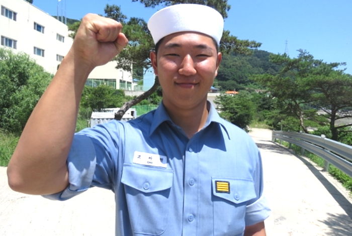 여자 화장실서 들리는 ‘비명’ 듣고 달려가 변태 단숨에 제압한 20살 ‘뽀빠이’ 해군