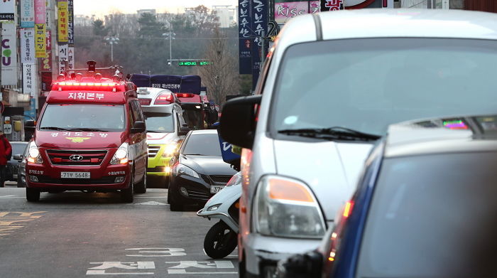 출동하는 소방차 사이렌 소리 ‘비행기’ 이륙할 때 만큼 커진다