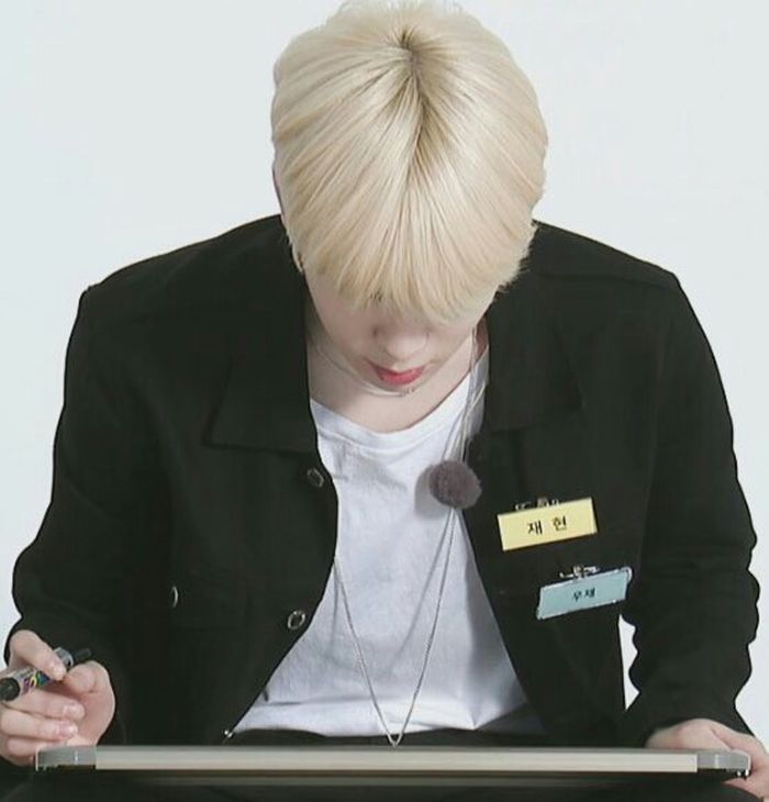 ‘머리숱’ 감당 안 될 정도로 많아 ‘탈모 걱정’ 1도 없을 것 같은 아이돌