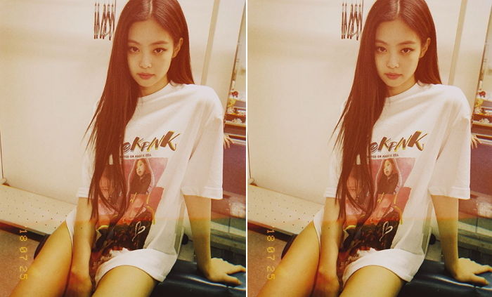 블랙핑크 그려진 티셔츠로 ‘하의실종’ 패션 완성한 제니