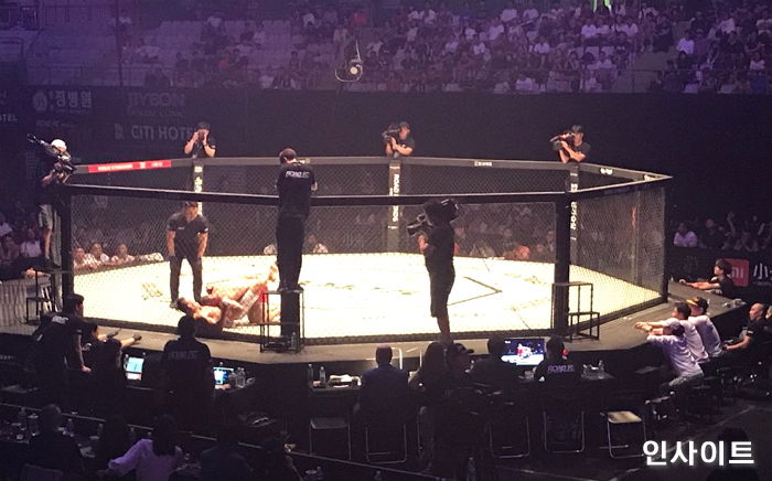 상대 ‘급소’ 두번 공격해 지고도 미안함에 괴로워한 ‘소방관 파이터’ 신동국
