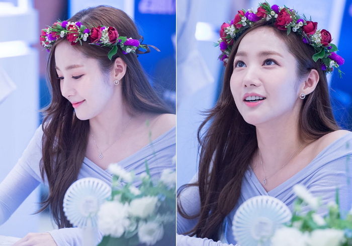 팬사인회서 드레시한 옷에 화관 쓰고 ‘디즈니 공주’ 느낌 풍긴 박민영