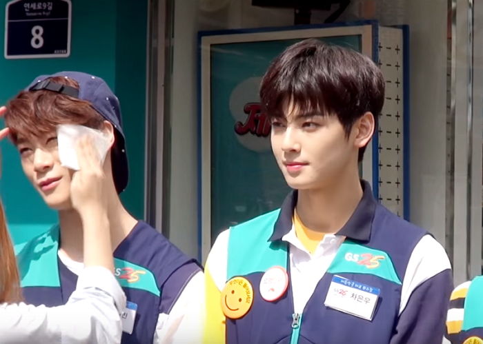 차 위험하게 지나가자 ‘코디 누나’ 팔 잡고 자기 쪽으로 확 당기는 매너남 차은우