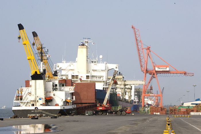 “군산 앞바다로 뛰어들어 ‘밀입국’한 베트남 선원 ‘행방묘연’하다‘