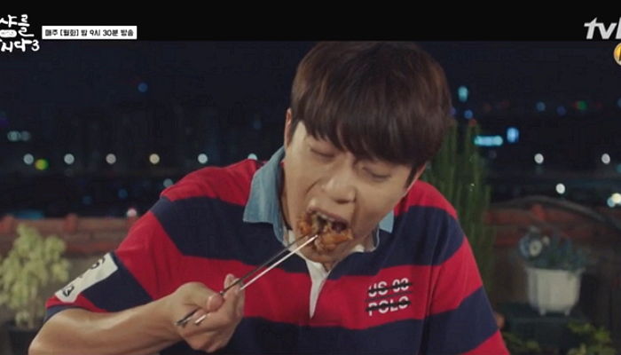 옥상 ‘대패삼겹살’ 야식 먹방으로 침샘 폭발시킨 ‘식샤3’ 윤두준