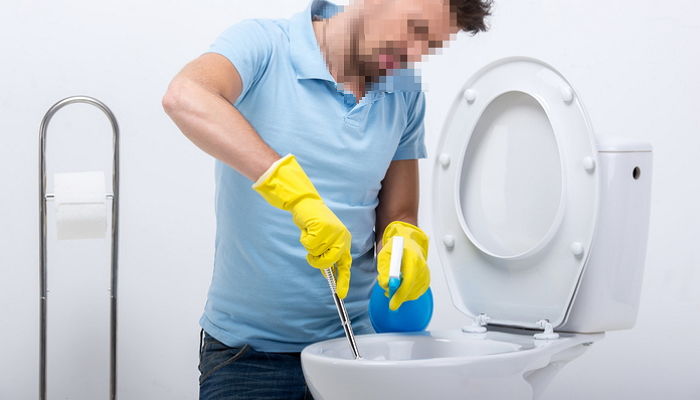 화장실에서 대놓고 ‘담배’ 피우는 무개념 시민들에 시달리던 ‘청소 노동자’가 붙인 쪽지