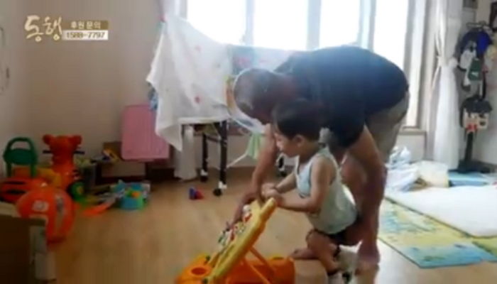 3살 아들이 ‘평생’ 걷지 못할 수도 있다는 말에 참았던 눈물 터트린 아빠