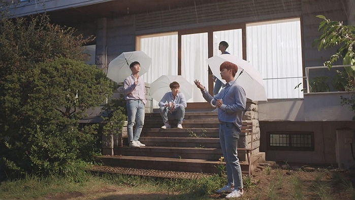 정식 음원 공개 전부터 ‘촉촉+애절’한 음색으로 ‘장마 캐럴’ 등극한 비투비 블루 신곡