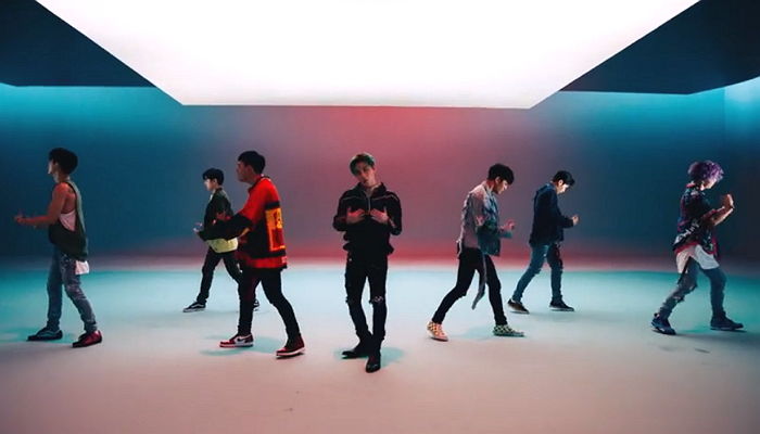 “카리스마 미쳤다!”···섹시 포스 폭발해 팬들 난리난 아이콘 신곡 ‘죽겠다’ 뮤비