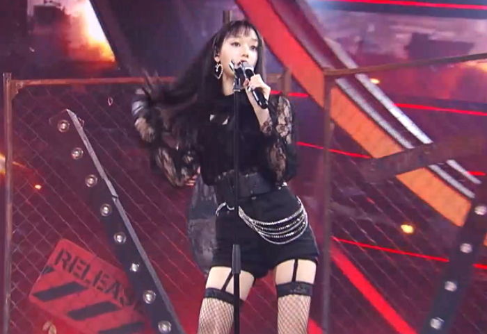 ‘중3’ 연습생에게 ‘섹시 가터벨트’ 입히고 공연 시킨 프듀48