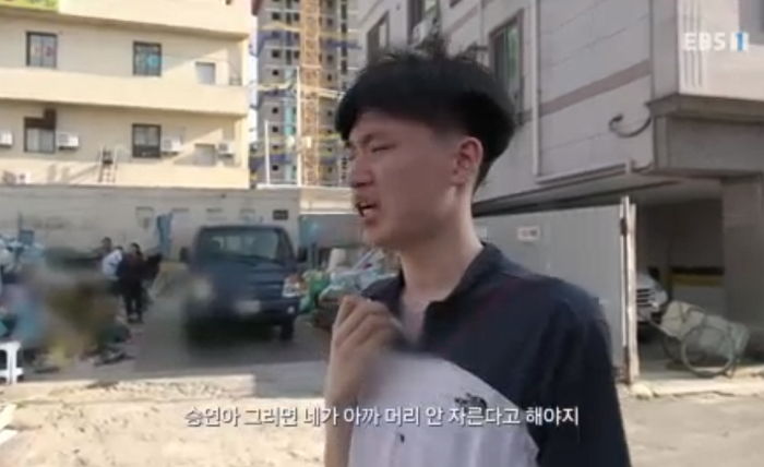 감정조절 못해 남의 차 걷어찬 장애아들 대신 고개 숙여 사과하는 엄마