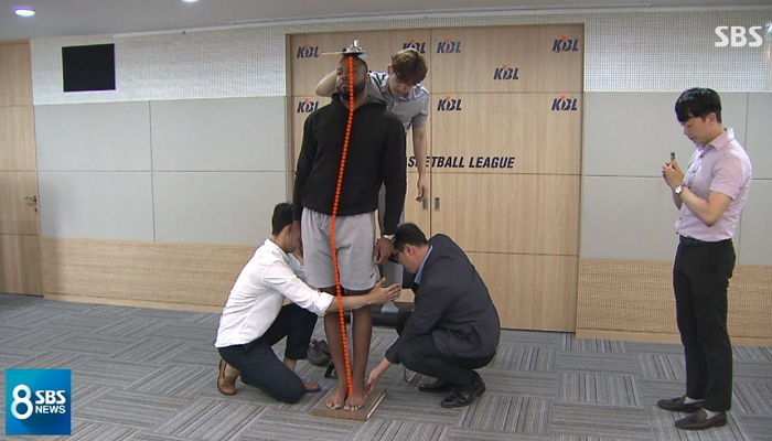 “1~2cm로 탈락되는 ‘해괴’한 외국인 농구선수 키 제한 없앤다”