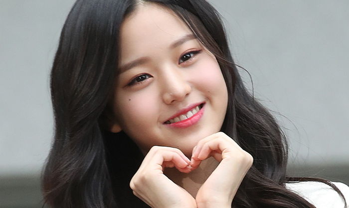 ‘키 168cm’ 완벽 비율로 7만원짜리 원피스 명품처럼 소화한 장원영