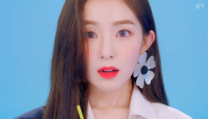 신곡 뮤비서 좋아하는 ‘보라색’ 렌즈 끼고 인형 비주얼 뽐낸 아이린