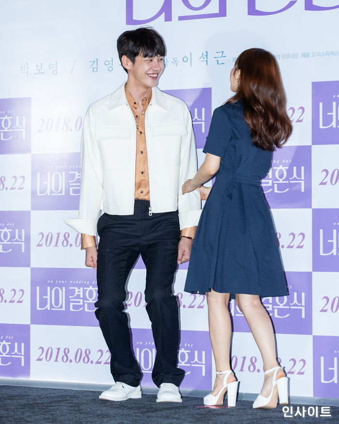 ‘158cm’ 박보영 목 아플까봐 매너 다리 해준 ‘187cm’ 김영광