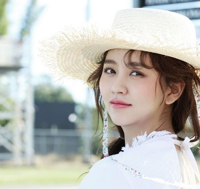 “감사하고 사랑해요♥”···데뷔 10주년 맞아 팬들에 직접 손편지 쓴 김소현