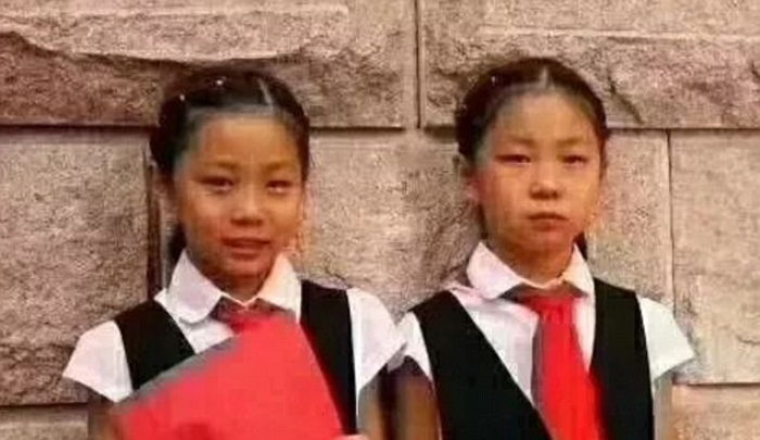 엄마가 ‘휴가 인증샷’ 올리는 사이 파도에 휩쓸려 익사한 쌍둥이 자매