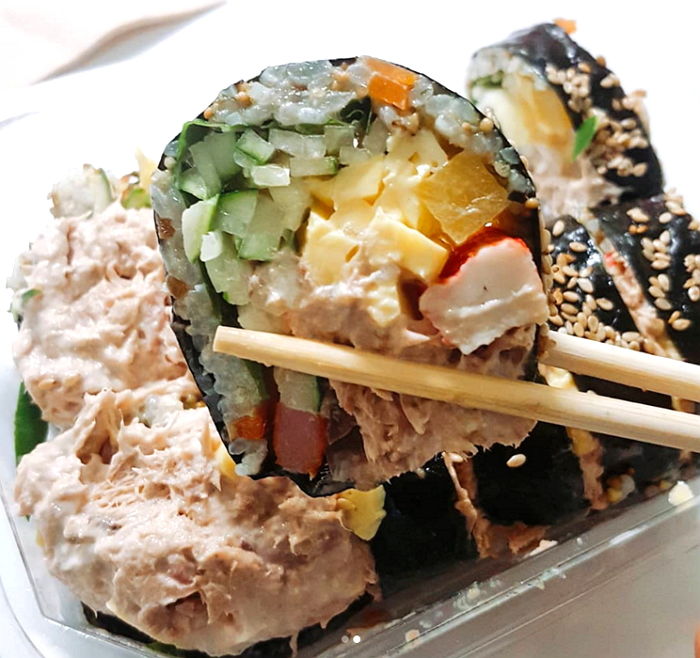 참치 너무 많아 ‘김밥 참치’ 아니냐는 신촌 ‘혜자 甲’ 참치 김밥