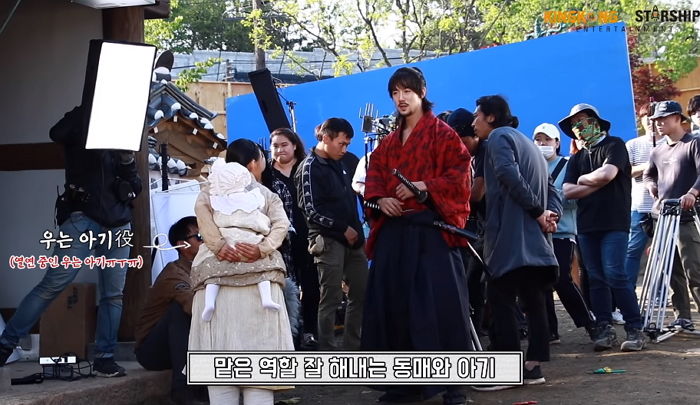 매서운 눈빛 때문에 아기 울음 터지자 살살 달래주는 ‘다정보스’ 유연석