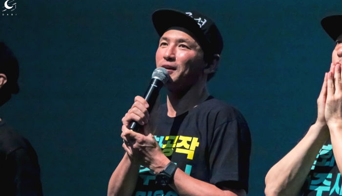 경쟁작 ‘신과 함께’ 무대 인사하러 간 주지훈 ‘X놈X끼’라 뒷담한 황정민