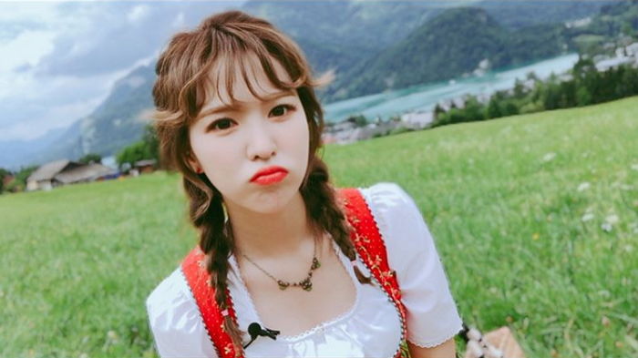 ‘절친’ 슬기랑 떠난 해외여행서 역대급 ‘인형 미모’ 폭발한 레드벨벳 웬디