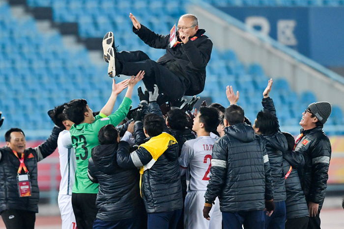 베트남 축구, 1차전부터 파키스탄 3-0으로 완파시킨 박항서