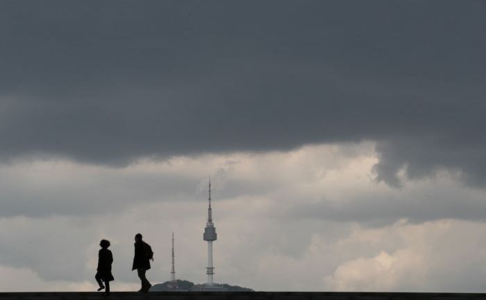 말복인 내일(16일), 전국 구름 많고 푹푹 찌는 ‘불가마 더위’…일부 지역 ‘비’ 소식