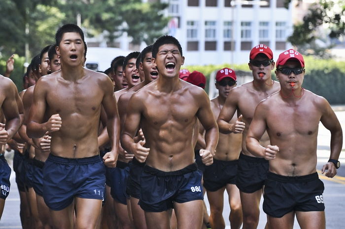 ‘이열치열’ 15km 장거리 뜀걸음하며 폭염 이겨내는 해난구조대