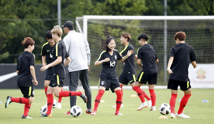 “손화연 해트트릭”…여자 축구 대표팀, 몰디브 상대로 8-0 대승
