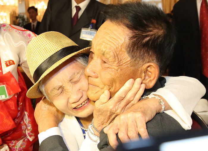 4살때 헤어진 아들 한번에 알아보고 ‘오열’한 92세 할머니