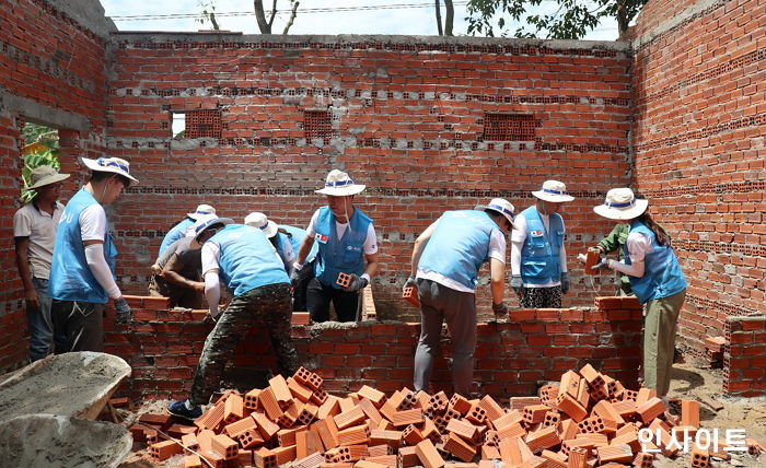 12년째 글로벌 나눔 활동 앞장서는 아주그룹, 현재 베트남에서 봉사 중