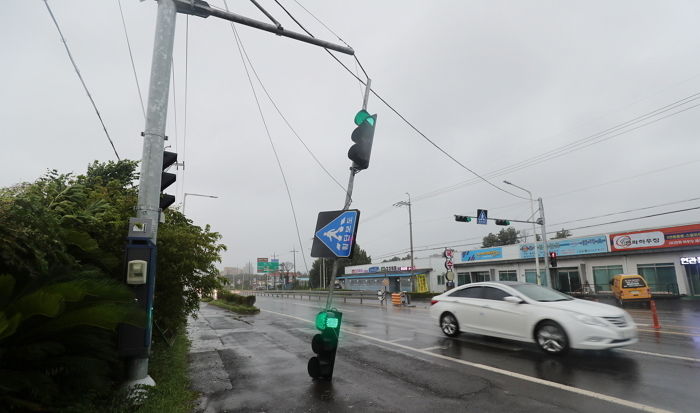 제주도 휩쓴 초강력 태풍 ‘솔릭’, 내일(24일) 오전 7시 서울 강타한다